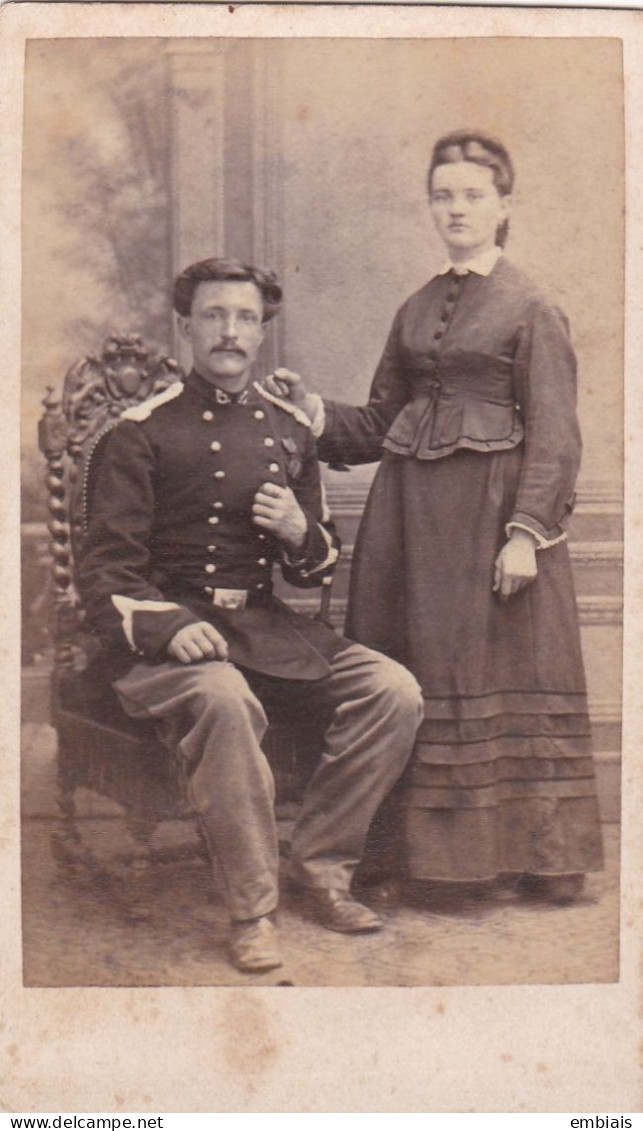 LUXEMBOURG 1860/70 - Photo Originale CDV Officier, Chasseur à Pied En Grande Tenue Par Le Photographe Ch.Brandebourg - Oorlog, Militair