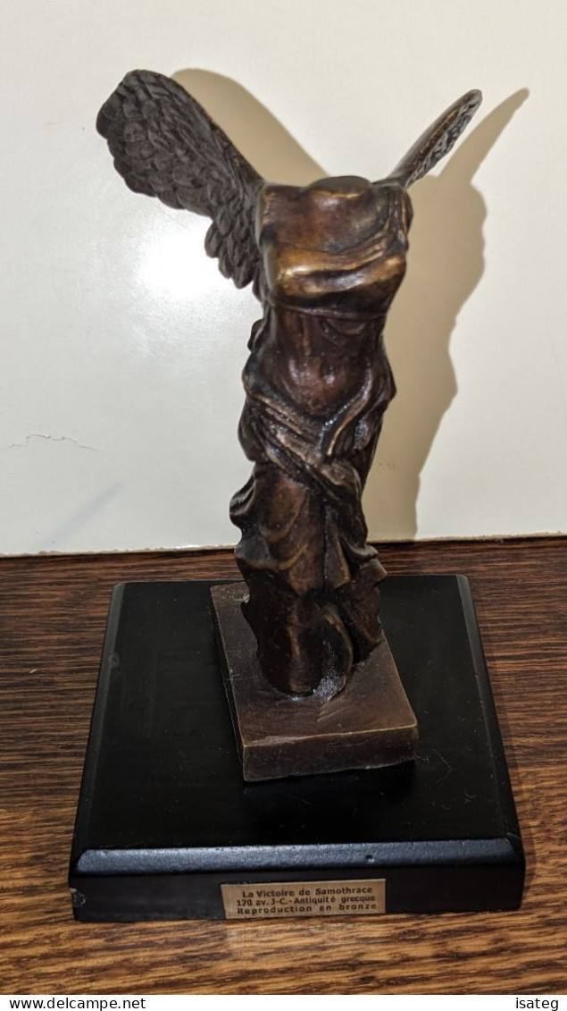 Statuette Reproduction En Bronze "la Victoire De Samothrace" - Bronzes