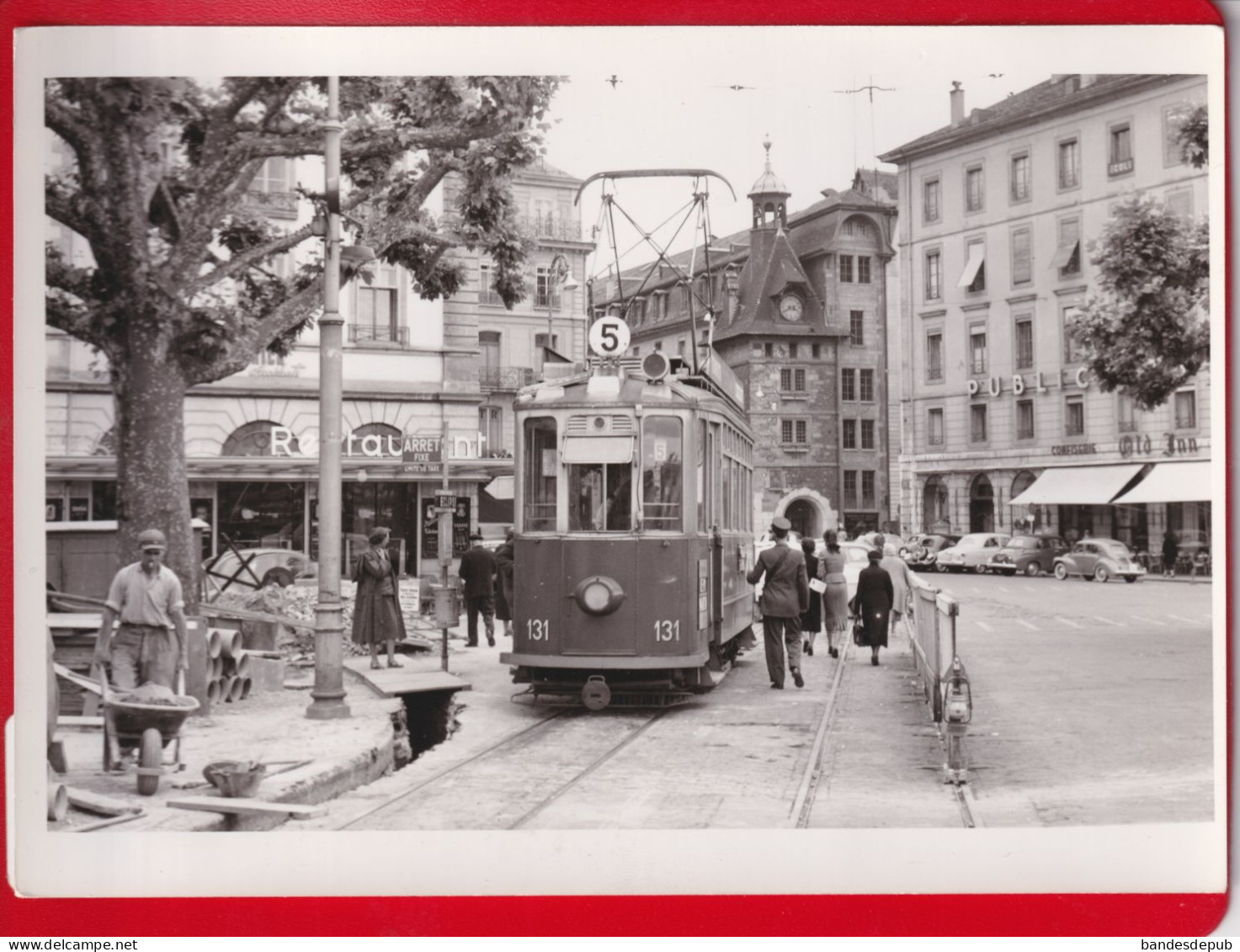 SUISSE - GENEVE - PHOTO DE J. BAZIN 1956 - " TRAMWAY PLACE DU LAC MOLARD " - TRAVAUX DANS LA RUE , OUVRIER BROUETTE - Sonstige & Ohne Zuordnung