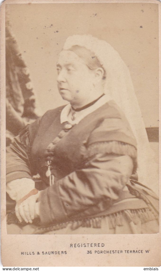 REINE D'ANGLETERRE VICTORIA - CDV Portrait De S.M. Victoria Par Les Photographes Hills & Saunders - Anciennes (Av. 1900)