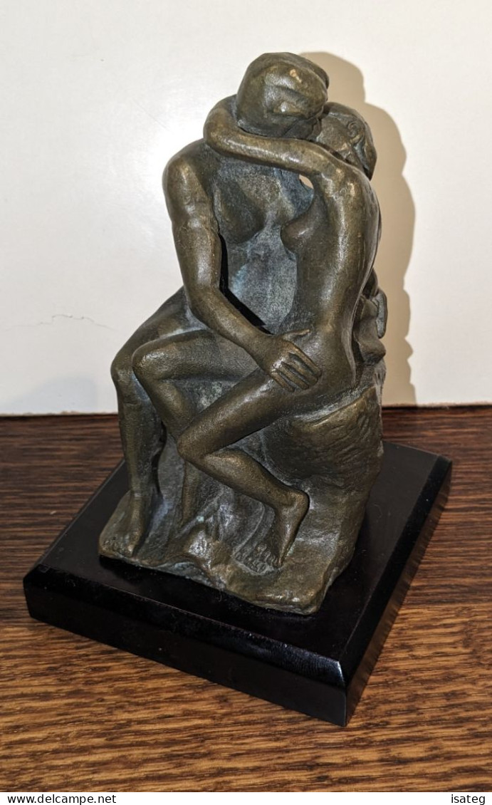 Statuette Reproduction En Bronze "le Baiser De Rodin" - Bronzen