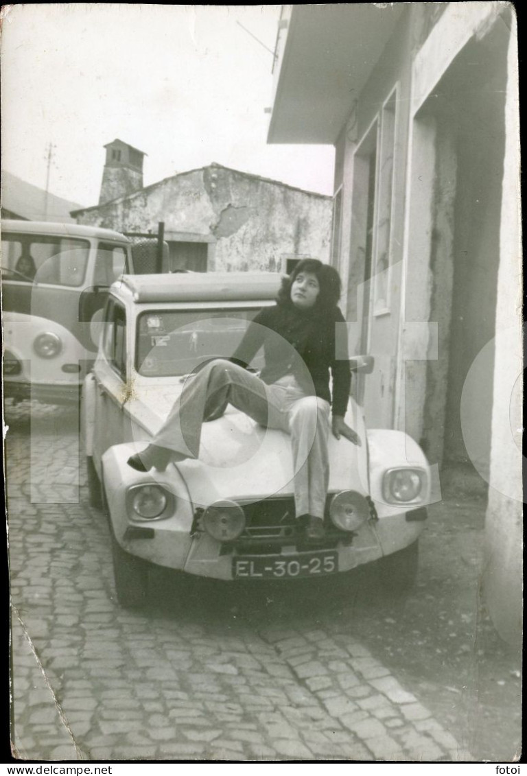 1975 REAL AMATEUR PHOTO FOTO CITROEN DYANE GIRL HANOMAG  PORTUGAL AT323 - Automobile