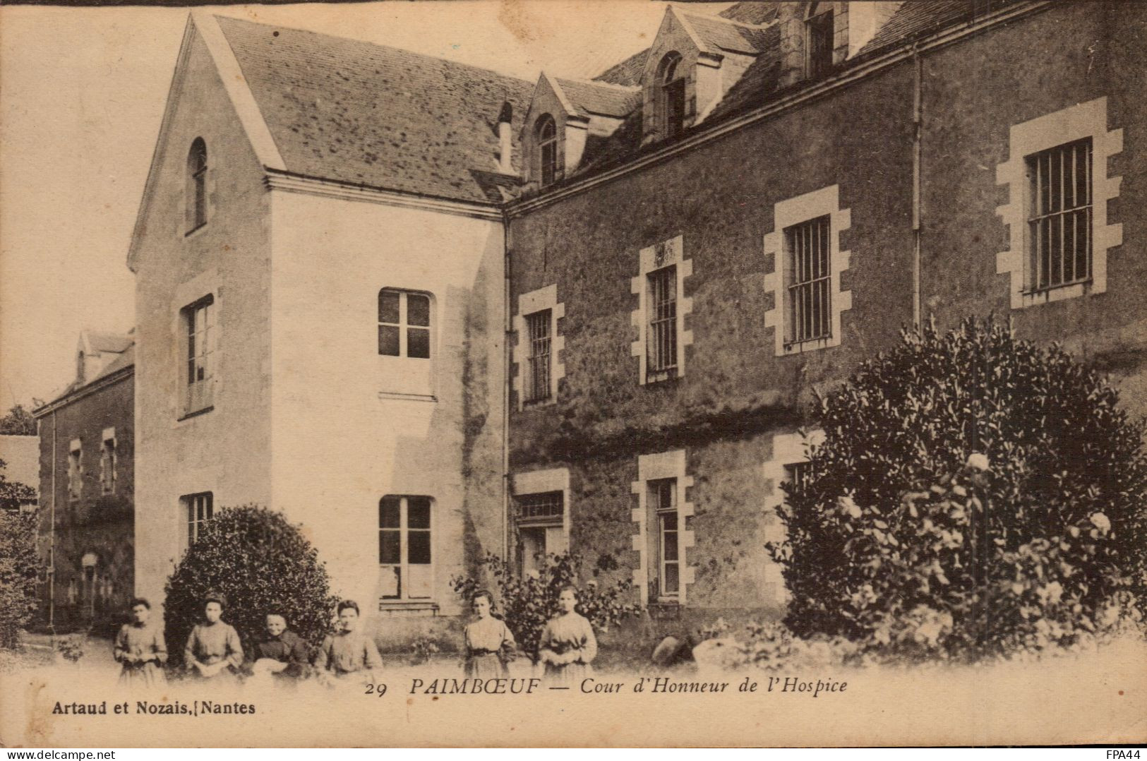 CPA PAIMBOEUF Cour D'Honneur De L'Hospice - Paimboeuf
