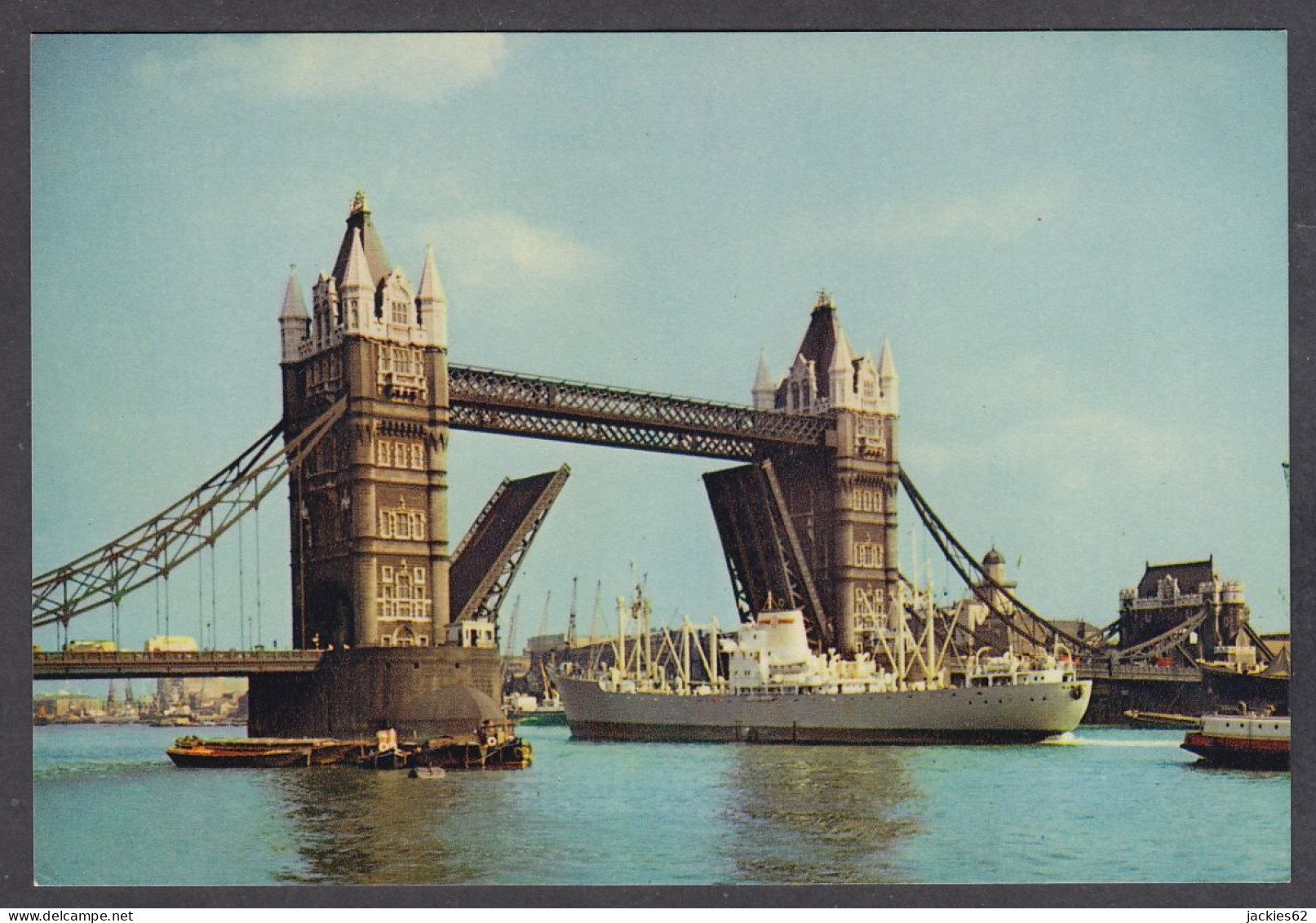 111017/ LONDON, Tower Bridge - River Thames