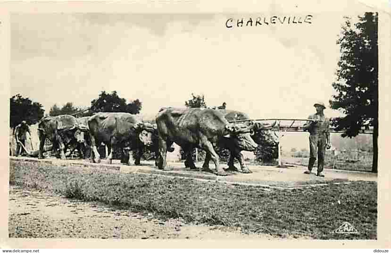 08 - Charleville - Le Défrichement - Attelage De Boeufs - Paysans - Oblitération Ronde De 1940 - CPA - Voir Scans Recto- - Charleville