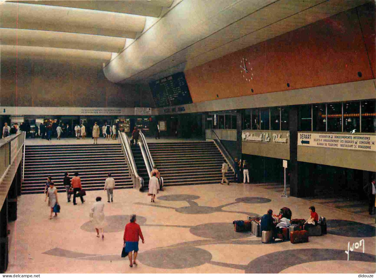 Trains - Gares Sans Trains - Paris - La Gare Montparnasse - Le Hall - CPM - Voir Scans Recto-Verso - Stazioni Senza Treni