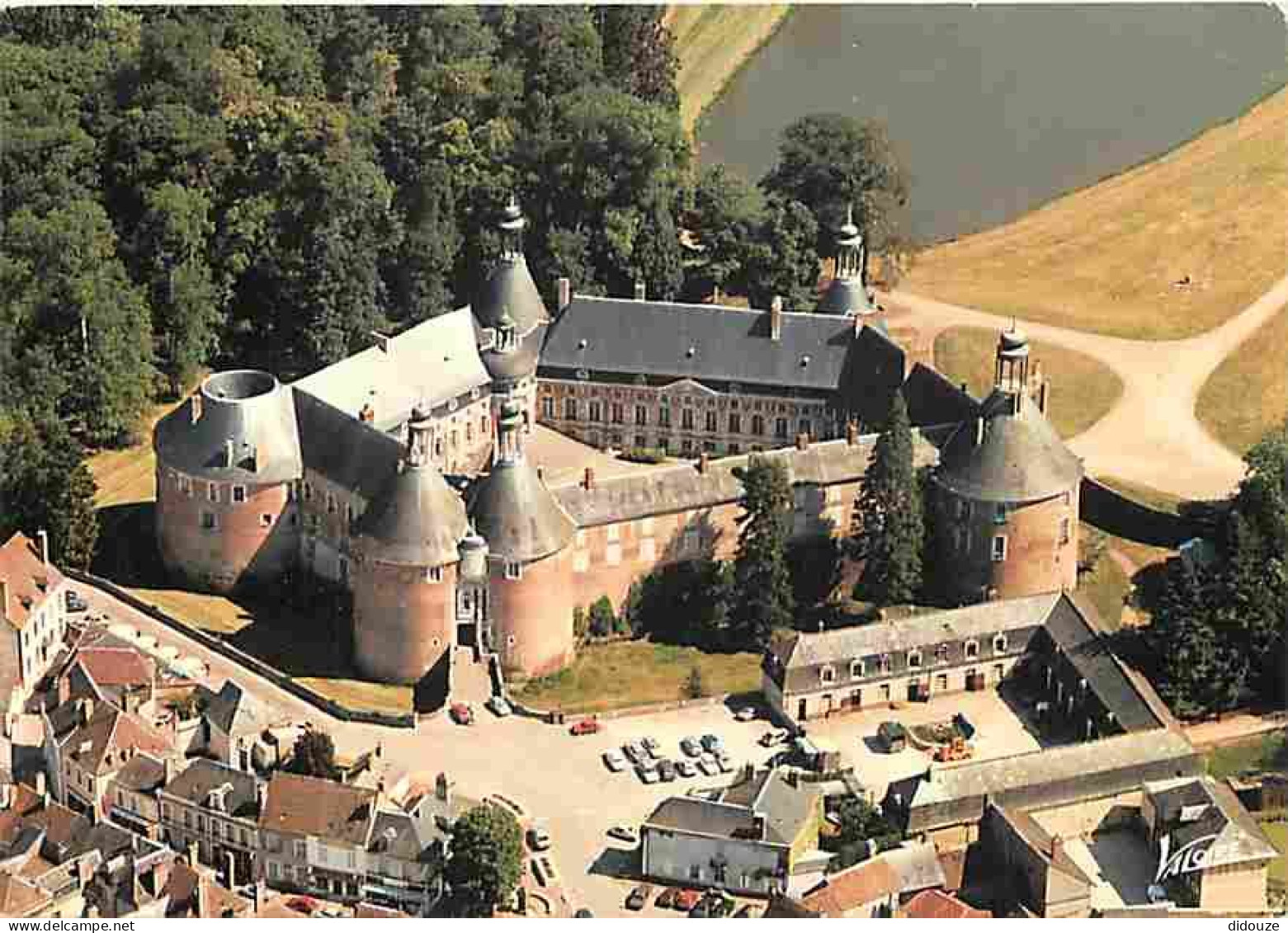 Chateaux - Château De Saint Fargeau - Vue Aérienne - Yonne - Bourgogne - Carte Neuve - CPM - Voir Scans Recto-Verso - Castles