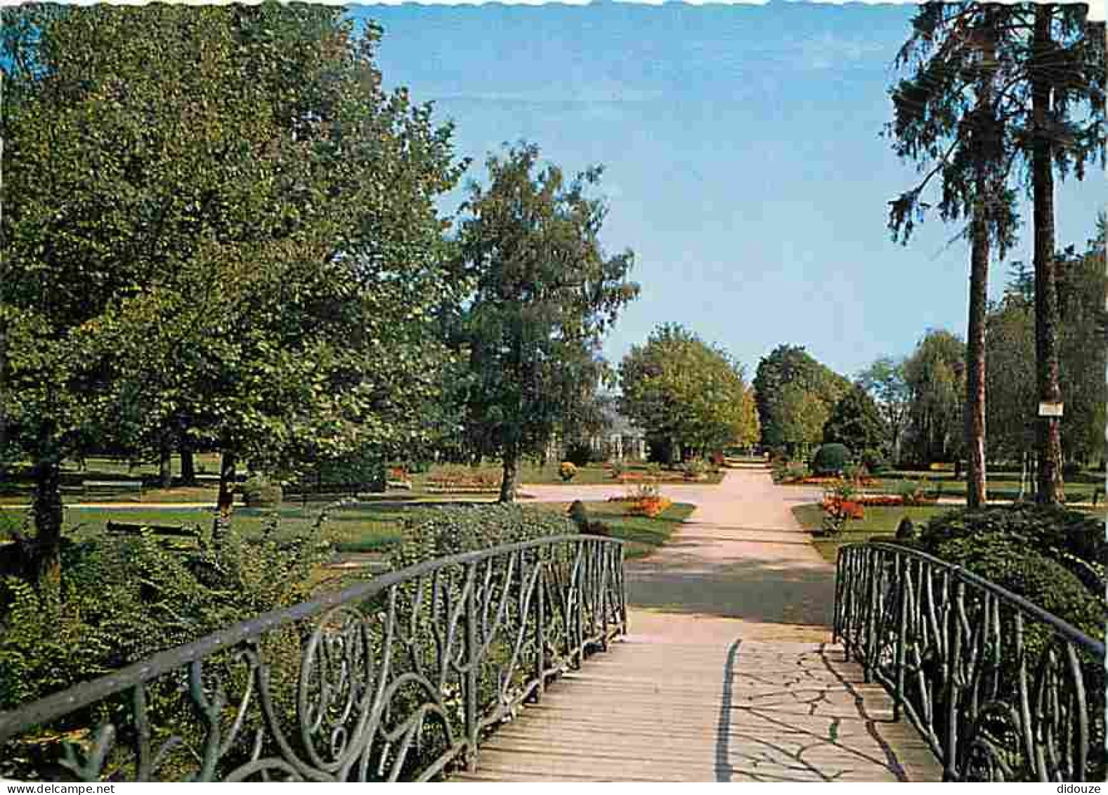 70 - Vesoul - Le Jardin Public - CPM - Voir Scans Recto-Verso - Vesoul