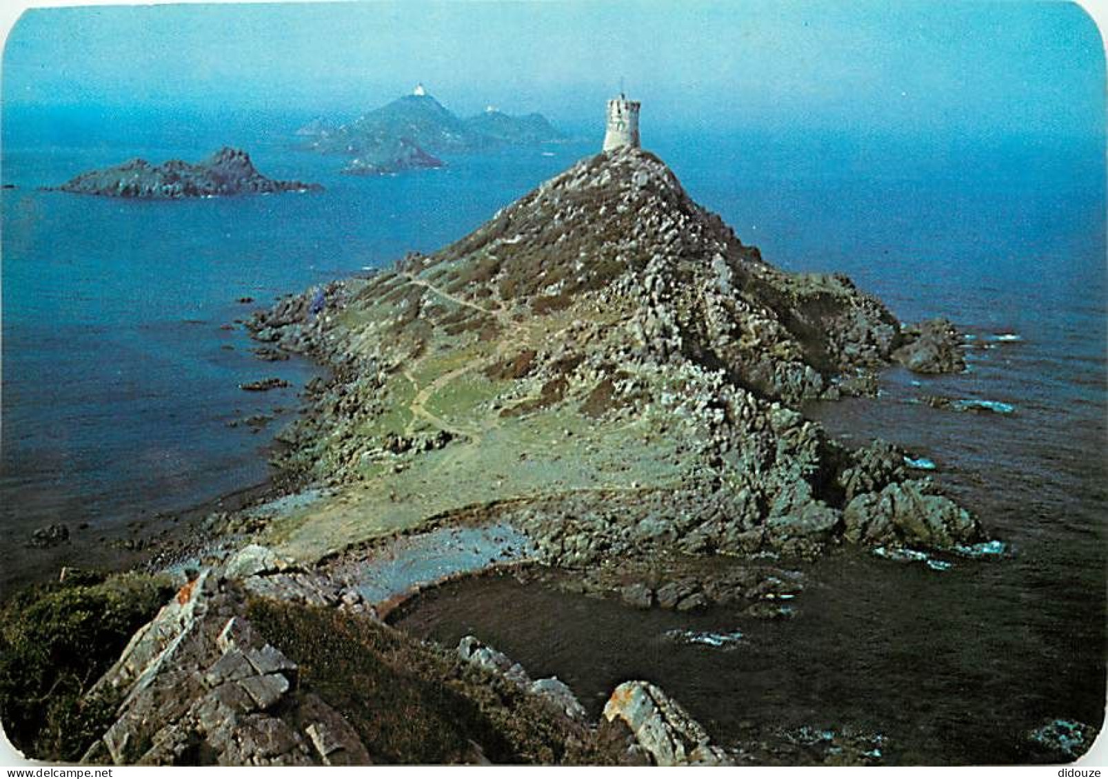 20 - Ajaccio - A La Pointe Du Cap De La Parata, Une Tour Génoise Domine L'ensemble Des Récifs Et îlots Formant L'archipe - Ajaccio