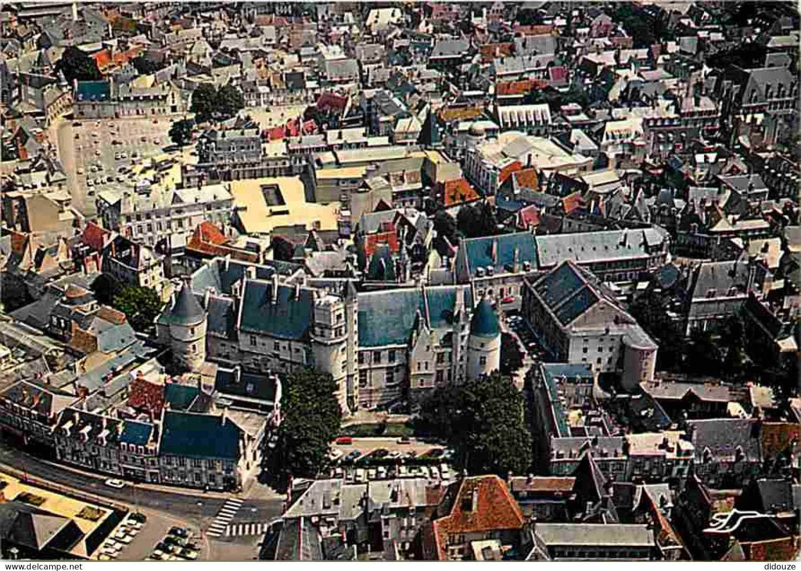 18 - Bourges - Le Palais Jacques Coeur - Vue Aérienne - CPM - Voir Scans Recto-Verso - Bourges