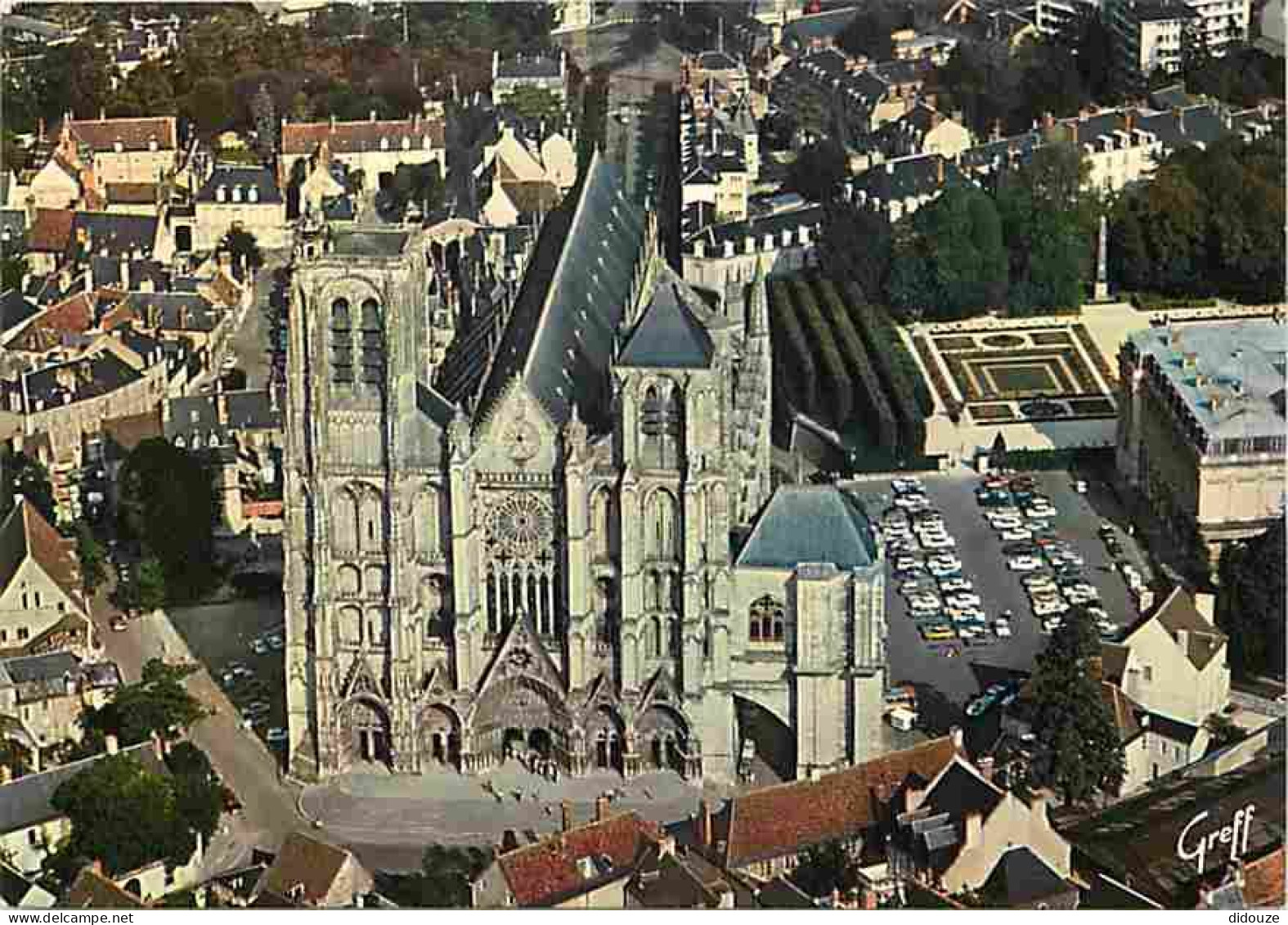 18 - Bourges - La Cathédrale Saint Etienne - Vue Aérienne - Carte Neuve - CPM - Voir Scans Recto-Verso - Bourges