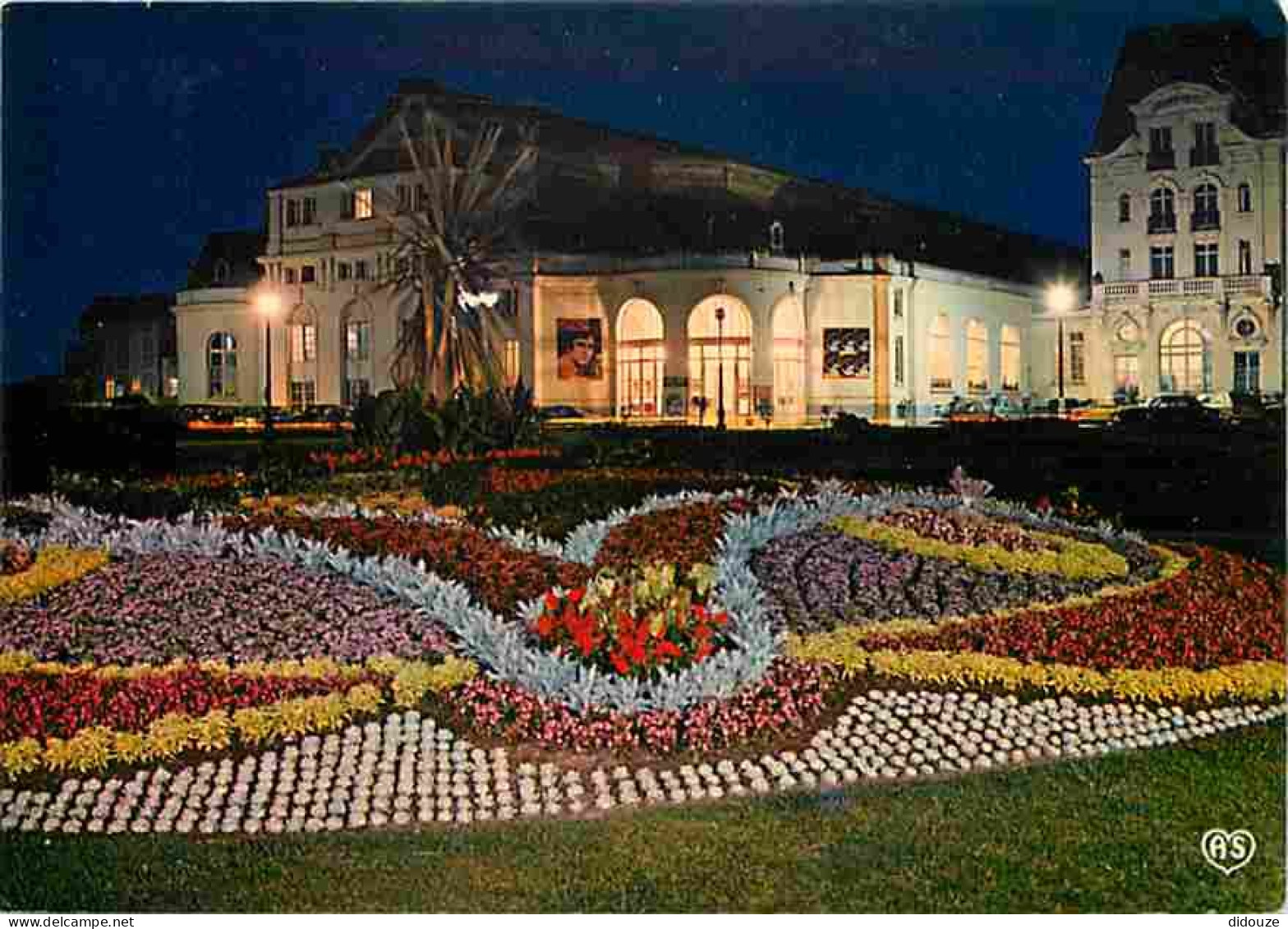 14 - Cabourg - Le Casino Et Les Jardins Illuminés - Fleurs - CPM - Voir Scans Recto-Verso - Cabourg