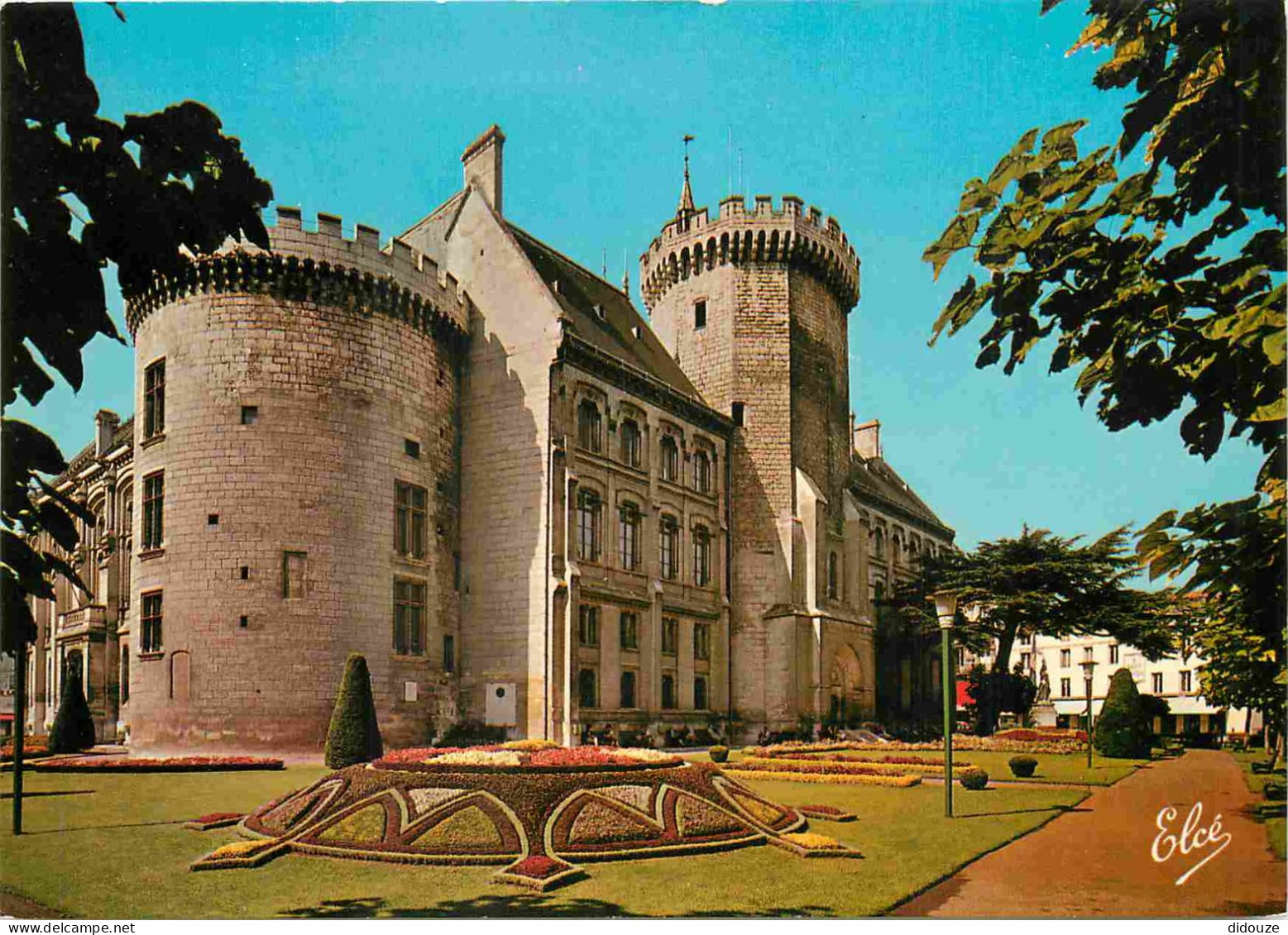 16 - Angouleme - Hotel De Ville Et Ses Jardins - CPM - Voir Scans Recto-Verso - Angouleme