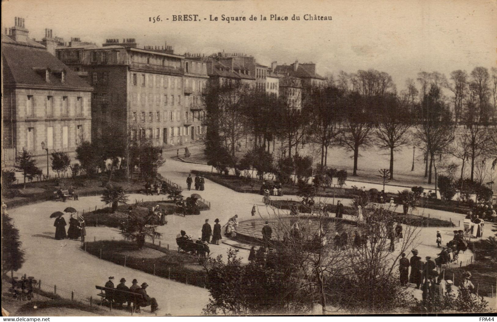 CPA BREST   Le Square De La Place Du Château 1924 - Brest