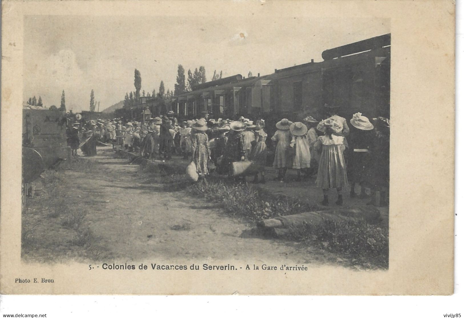 38 - SERVERIN- Belle Vue Animée Peu Courante Des Colonies De Vacances - A La Gare D'arrivée - Autres & Non Classés