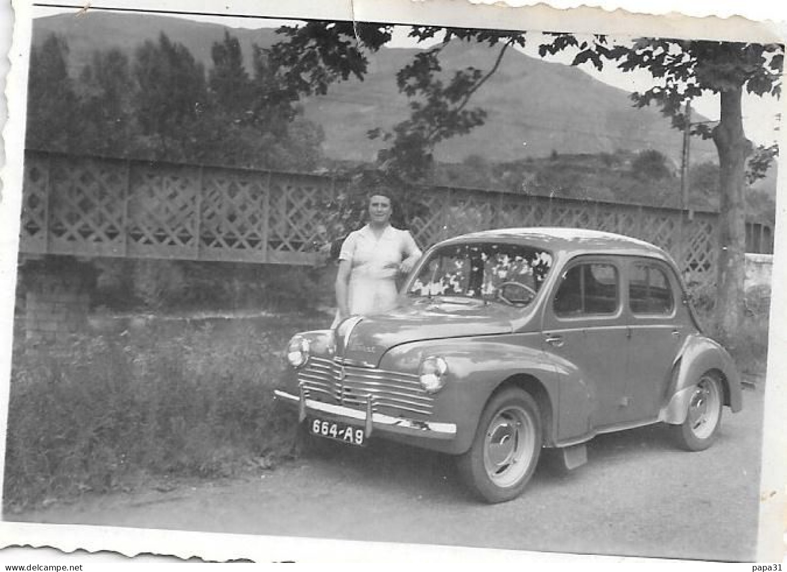 Petite Photo D'une 4CV - Coches