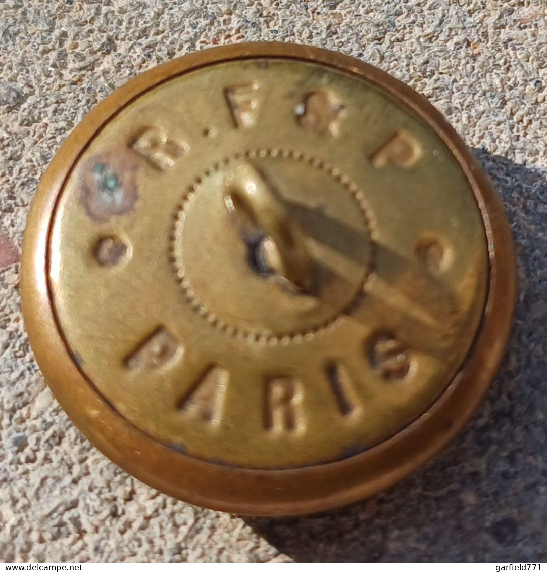Ancien Bouton Vénerie Paris R. F. & P - Chasse à Courre - Chien D'Arrêt - 25 MM - Modèle TRES RARE !!! - Buttons