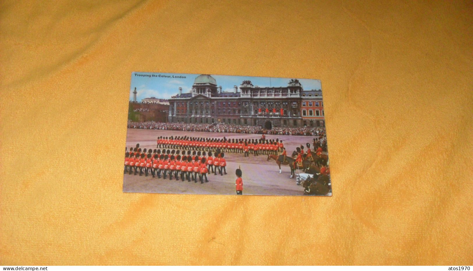 CARTE POSTALE ANCIENNE CIRCULEE DE 1968.../ LONDON.- TROOPING THE COLOUR...CACHET + TIMBRE - Buckingham Palace