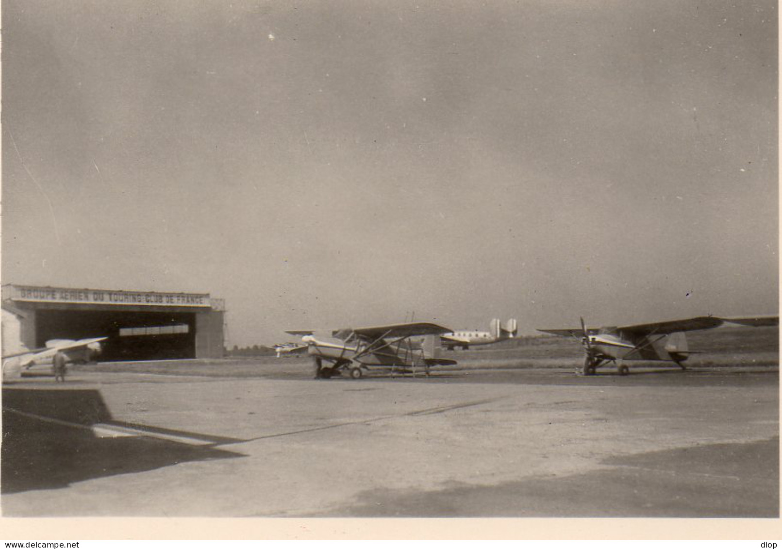 Photographie Photo Vintage Snapshot Toussus Groupe A&eacute;rien Du Touring Avion  - Aviación
