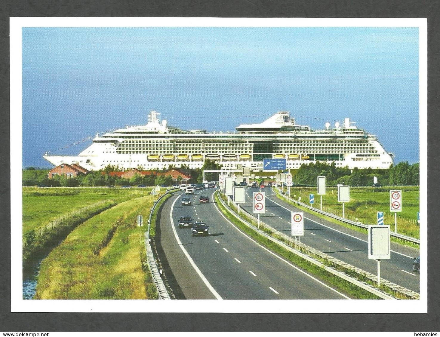 Cruise Liner M/S BRILLIANCE Of The SEAS  - ROYAL CARIBBEAN INTERNATIONAL Shipping Company - - Fähren