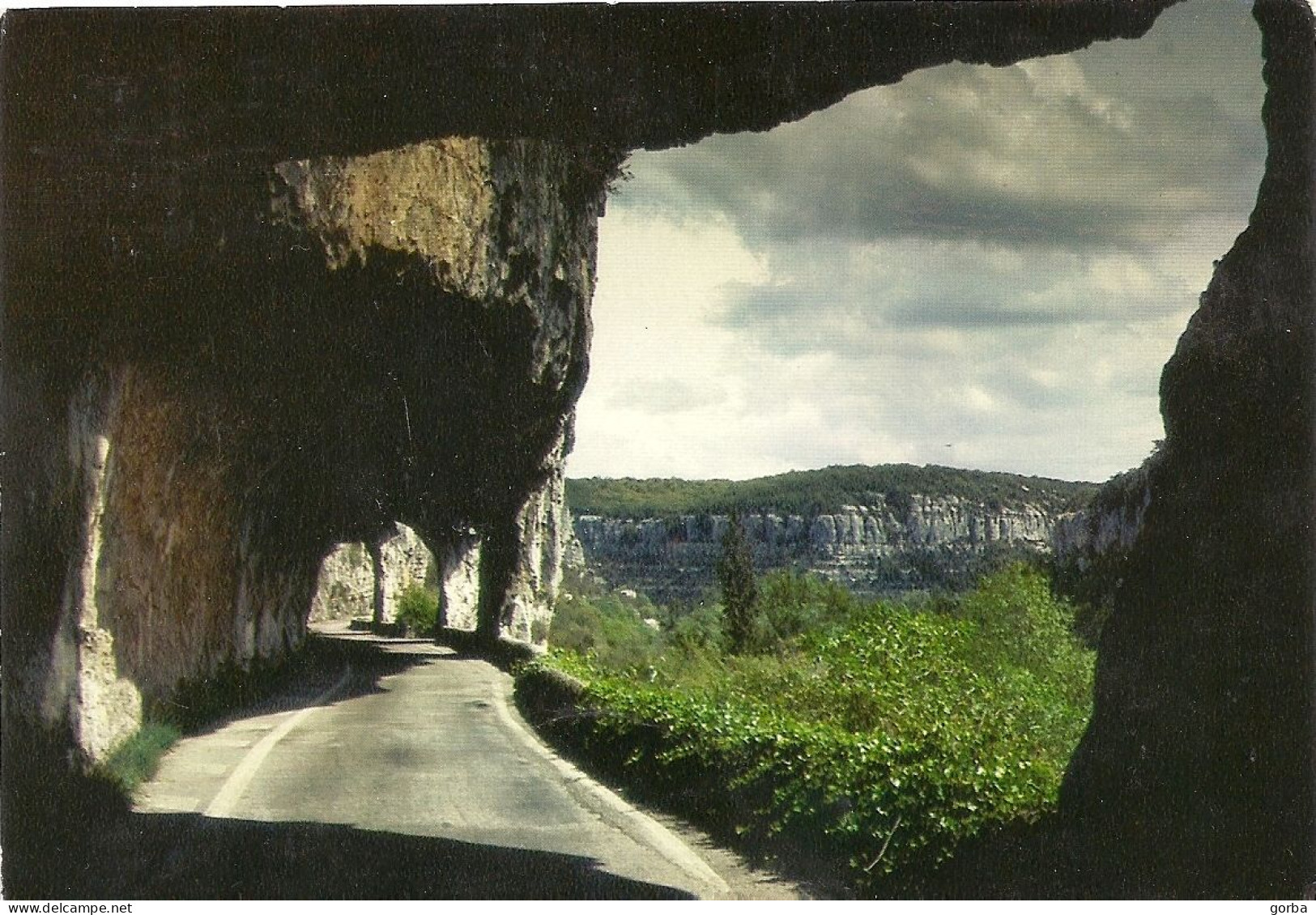 *CPM - 07 - RUOMS - Le Défilé De Ruoms - Route Taillée Dans Le Roc - Ruoms