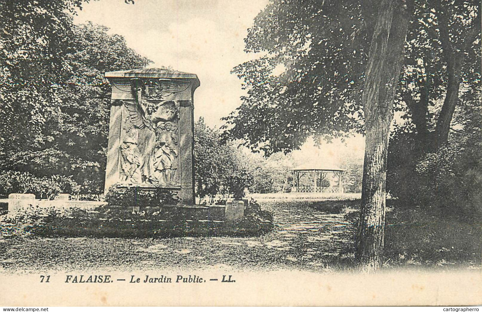 CPA France Falaise Le Jardin Public - Falaise