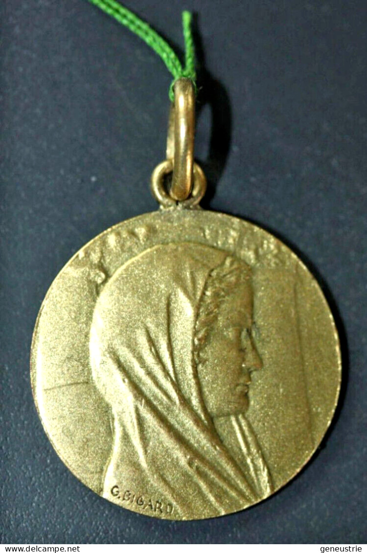 Médaille Religieuse Début XXe Plaqué Or "Sainte Marie" Grav.: Gaston Bigard - Religious Medal - Godsdienst & Esoterisme
