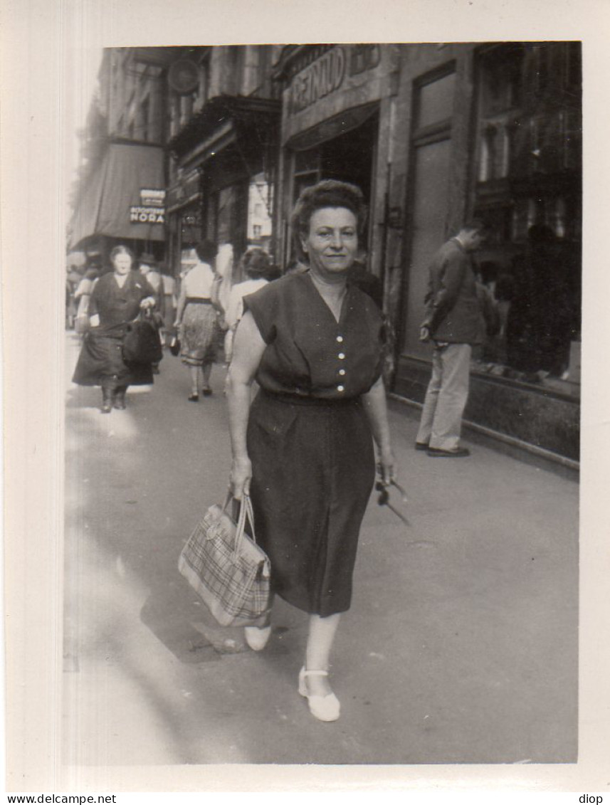Photographie Photo Vintage Snapshot  Femme Mode Fashion Marche Walking  - Other & Unclassified