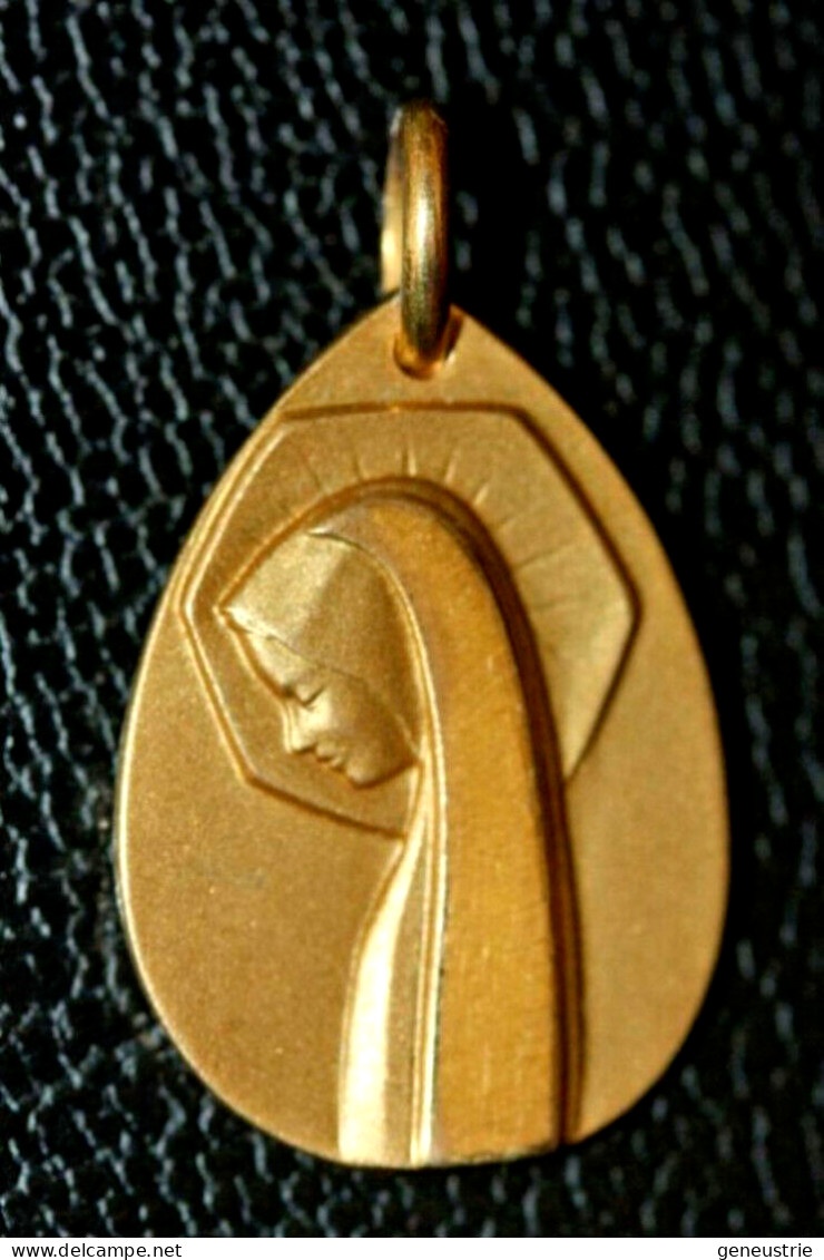 Médaille Religieuse Années 50 Plaqué Or Laminé "Notre-Dame De Lourdes" Religious Medal - Religión & Esoterismo