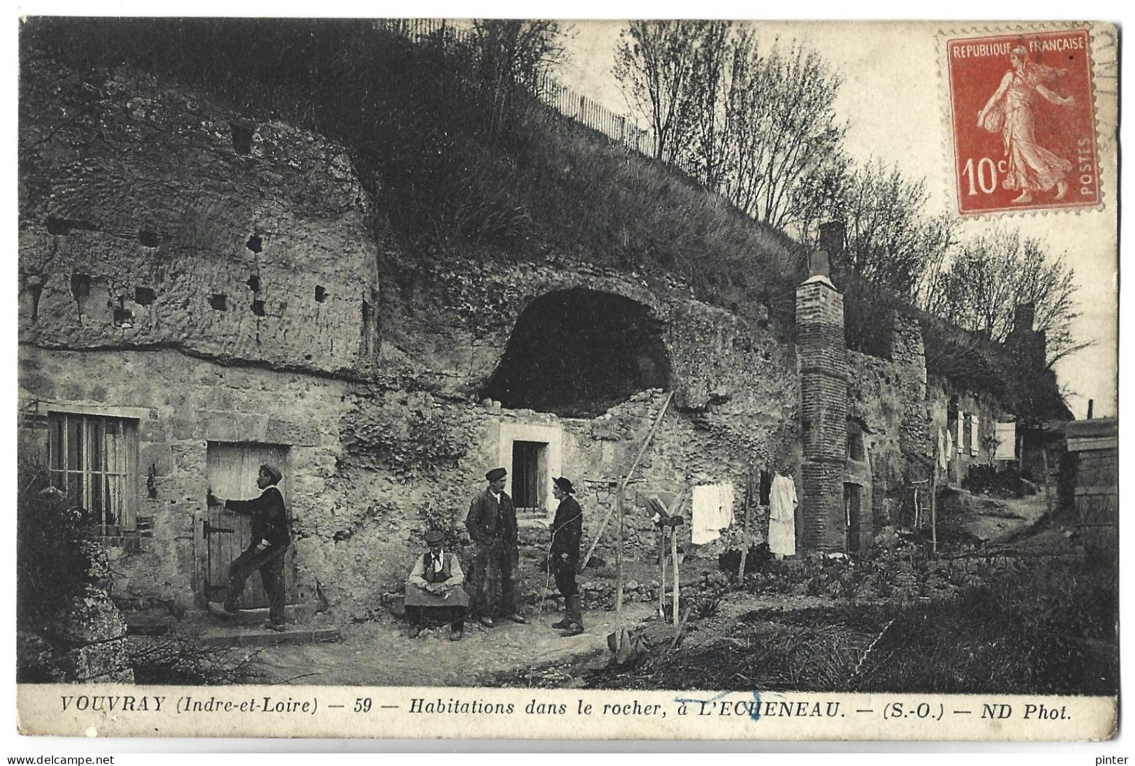 VOUVRAY - Habitations Dans Le Rocher à L'ECHENEAU - Vouvray