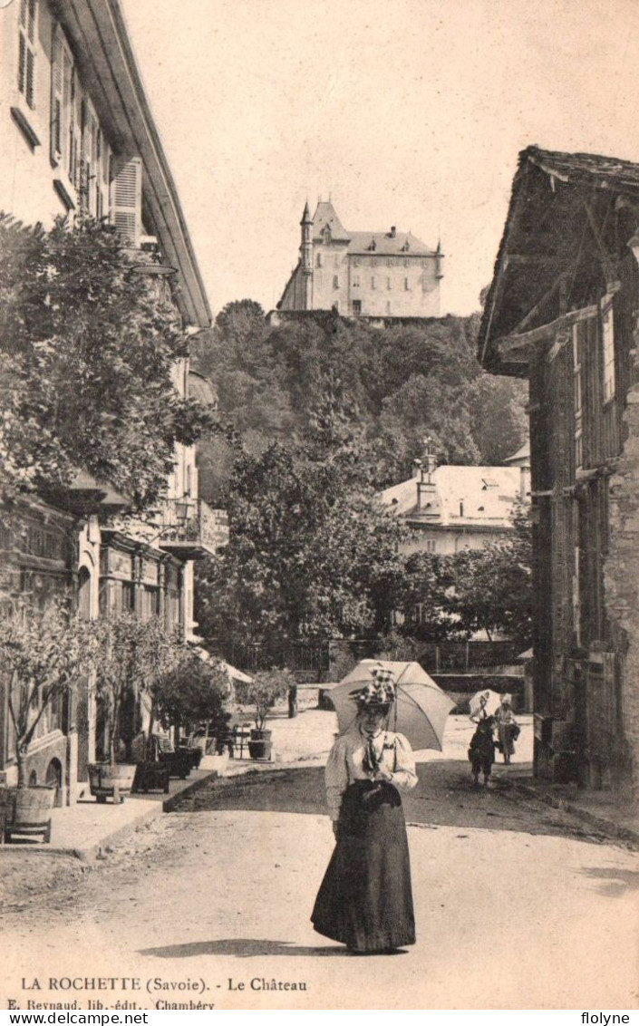 La Rochette - Rue Du Village Et Le Château - Femme Et Son Ombrelle - Mode - Other & Unclassified