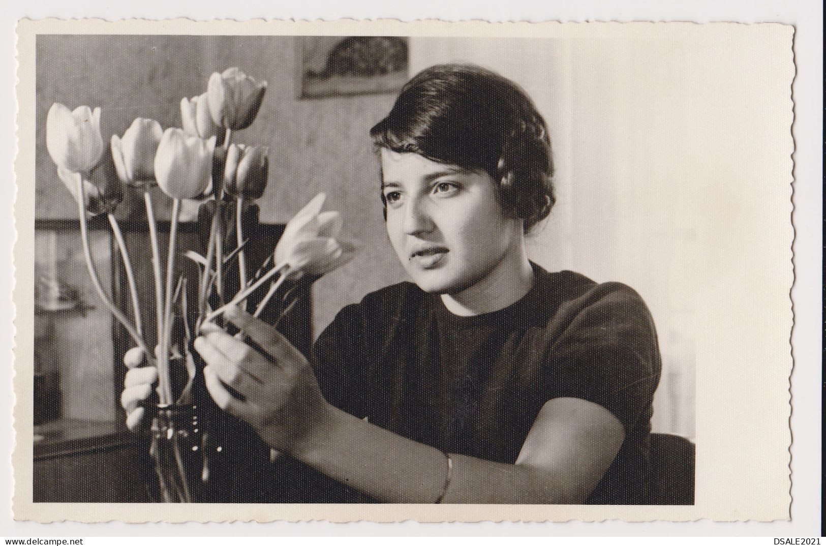 Pretty Young Woman, Lady, Portrait With Tulips, Vintage Orig Photo 13.7x8.9cm. (50020) - Pin-ups