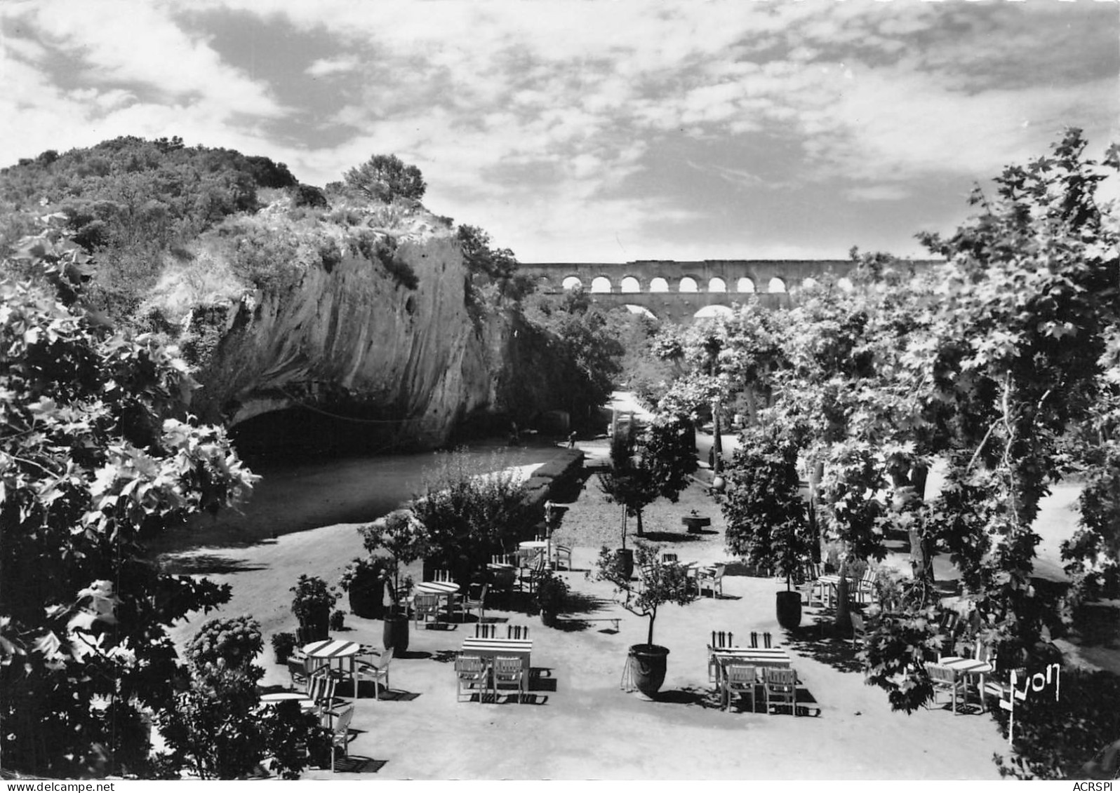 30 Terrasse De L'hotel Du Pont Du Gard (scan R/V) 27 \PC1206 - Beaucaire