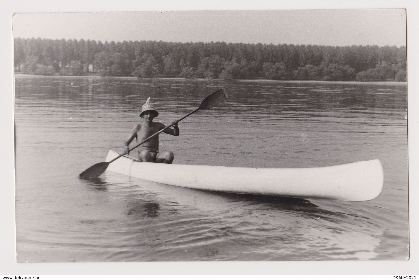 Shirtless Man Rowing In Canoe, Scene, Vintage Orig Photo 13.9x8.9cm. (64265) - Anonymous Persons