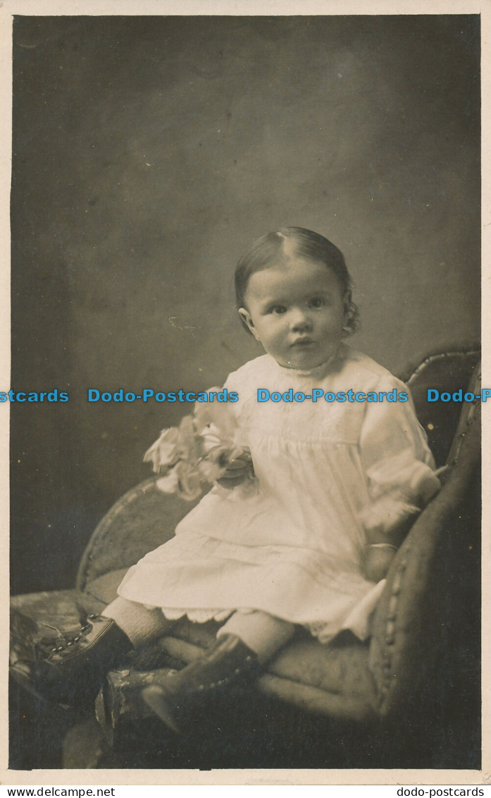 R063960 Old Postcard. Little Girl On The Chair. E. E. Prangnell - Monde