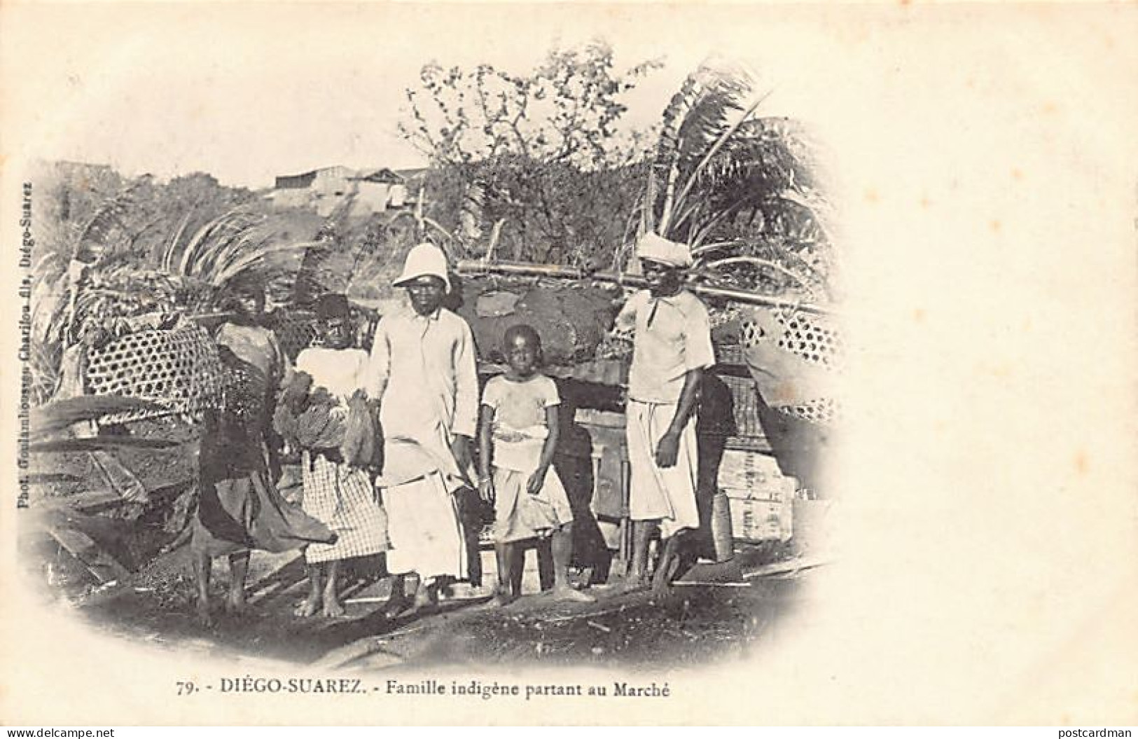 Madagascar - DIÉGO SUAREZ - Famille Indigène Partant Au Marché - Ed. G. Charifou Fils 79 - Madagaskar