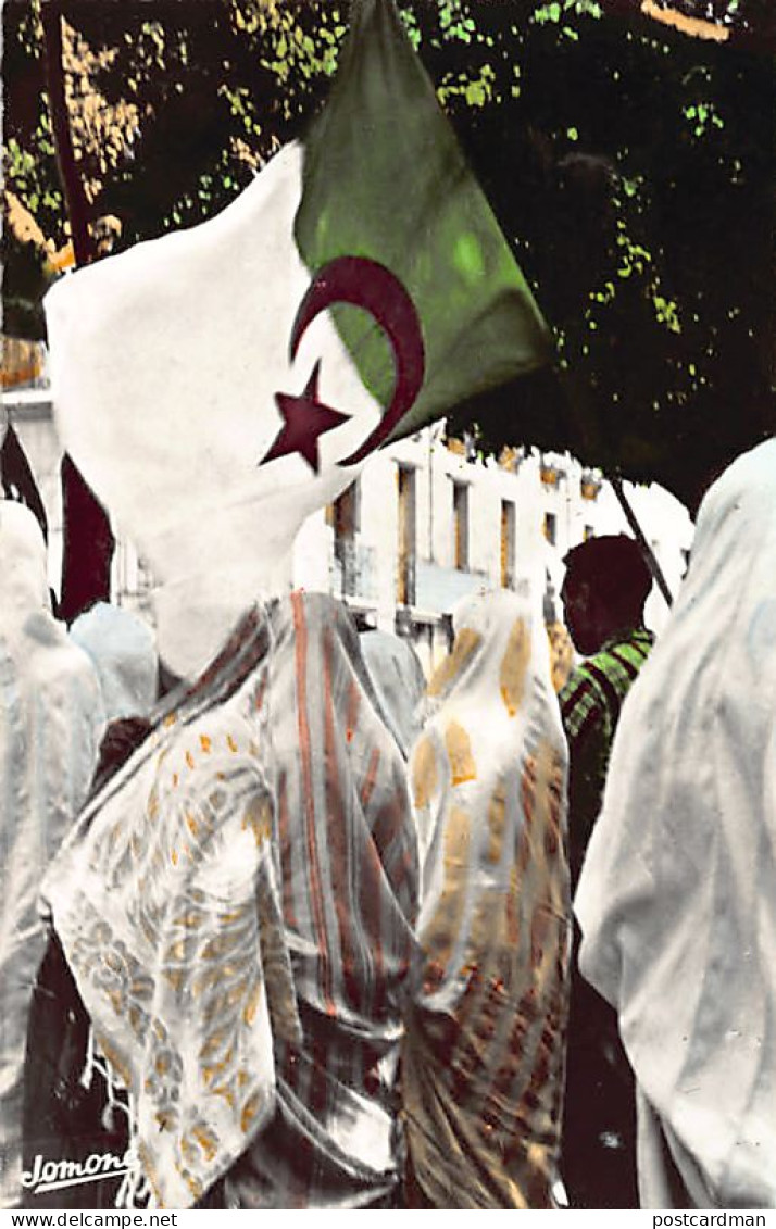 Algérie - Fêtes De L'Indépendance à Alger - Femmes Et Drapeau - Ed. Jomone 2039 - Alger