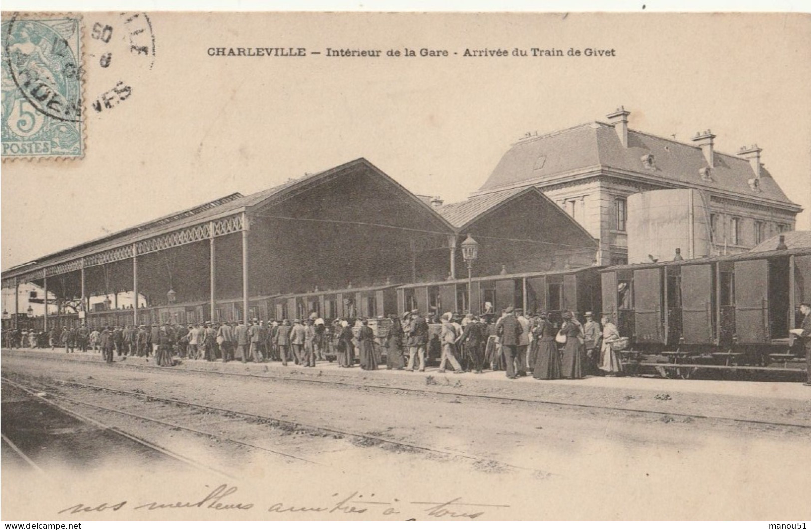 CHARLEVILLE - Intérieur De La Gare - Arrivée Du Train De Givet - Charleville