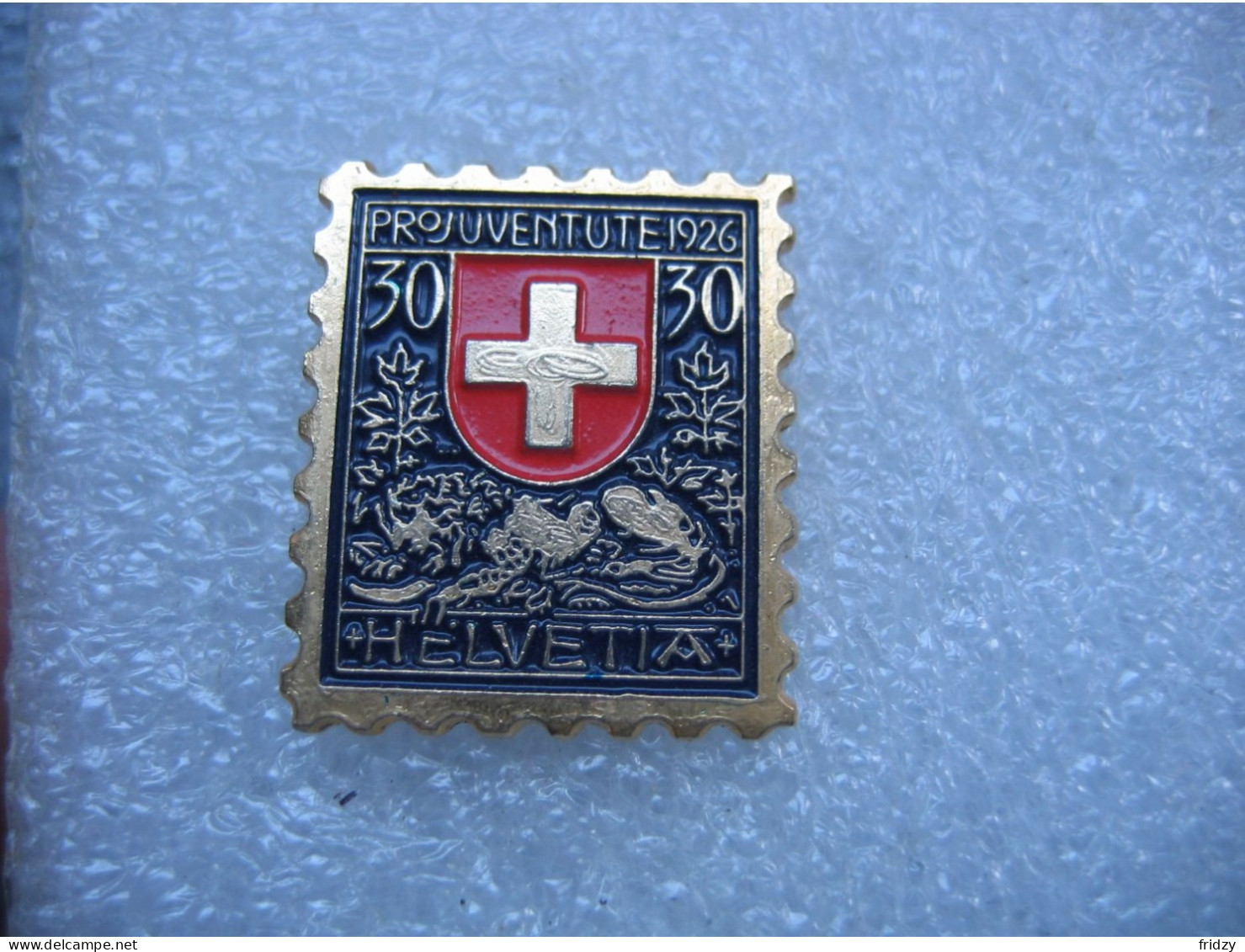 Pin's D'un Timbre Poste Suisse De 30cts, Projuventute 1926 - Postes