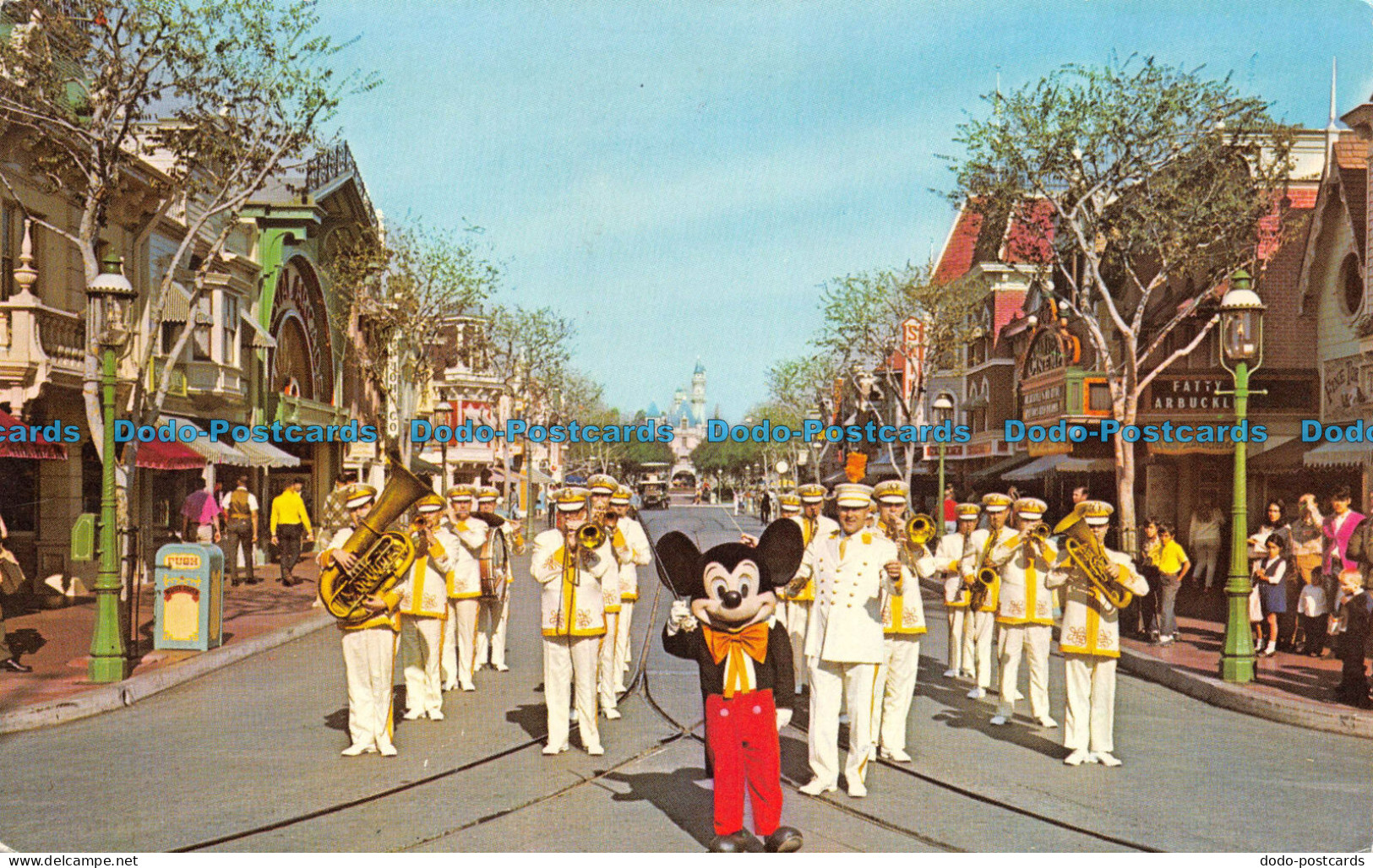 R064622 Mickey Mouse And Disneyland Band. 1972 - World
