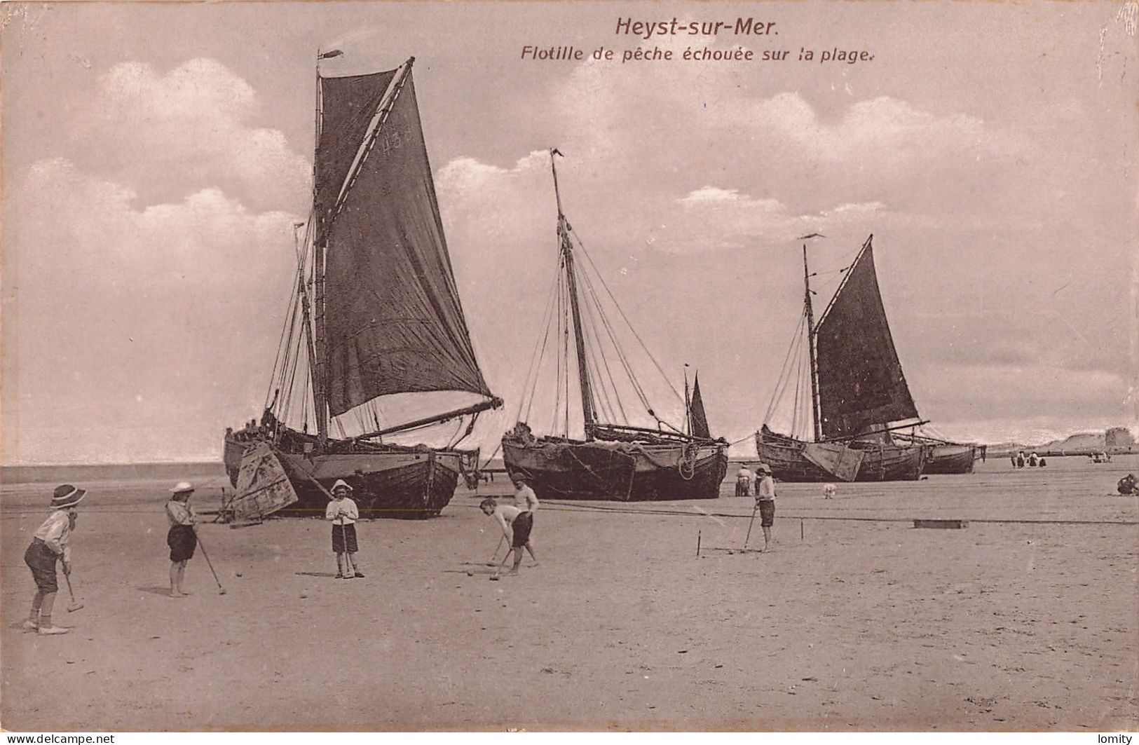 Belgique Heist Heyst Sur Mer Flotille De Peche échouée Sur La Plage CPA Bateau Bateaux - Heist