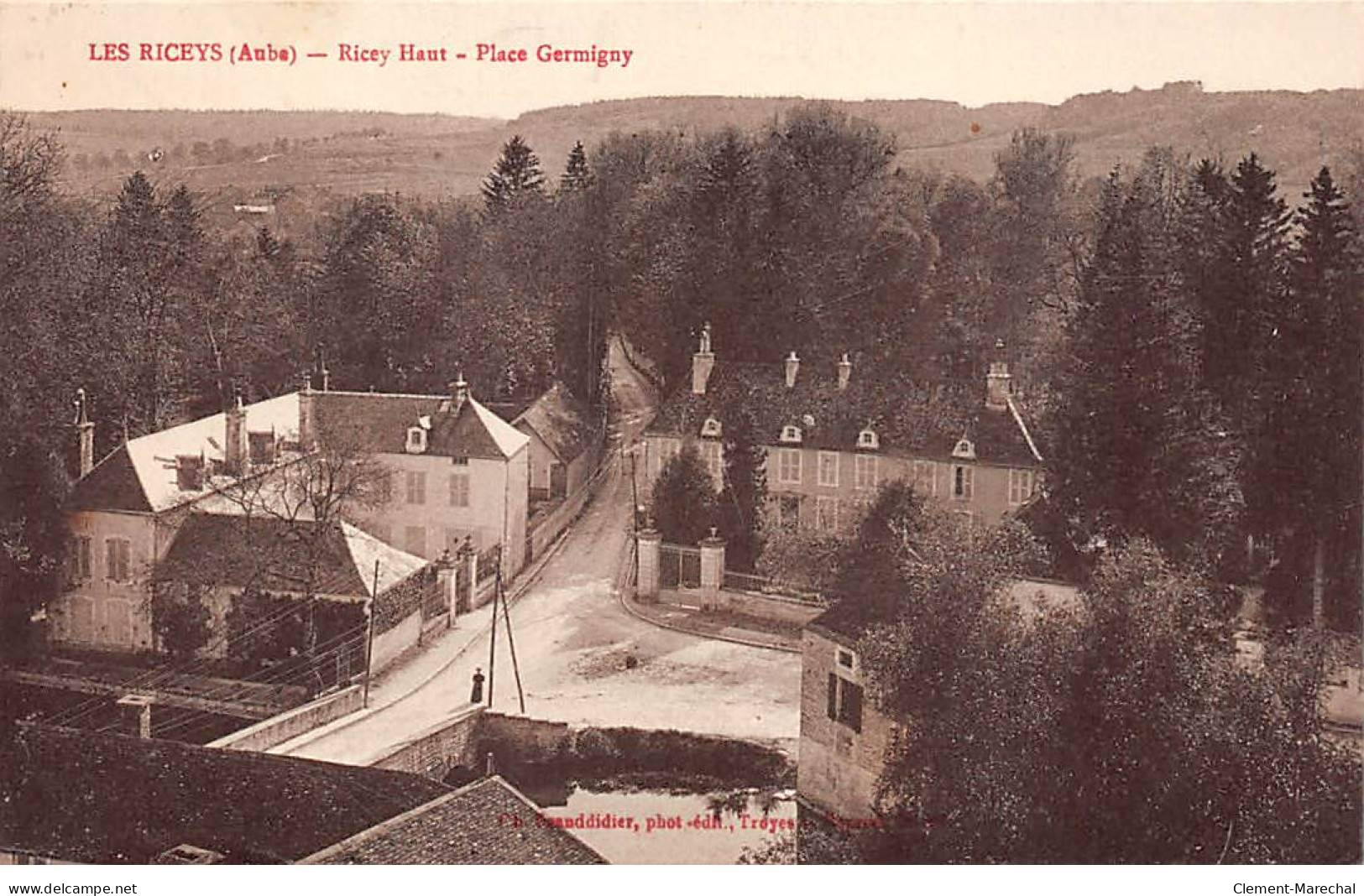 LES RICEYS - Ricey Haut - Place Germigny - Très Bon état - Les Riceys