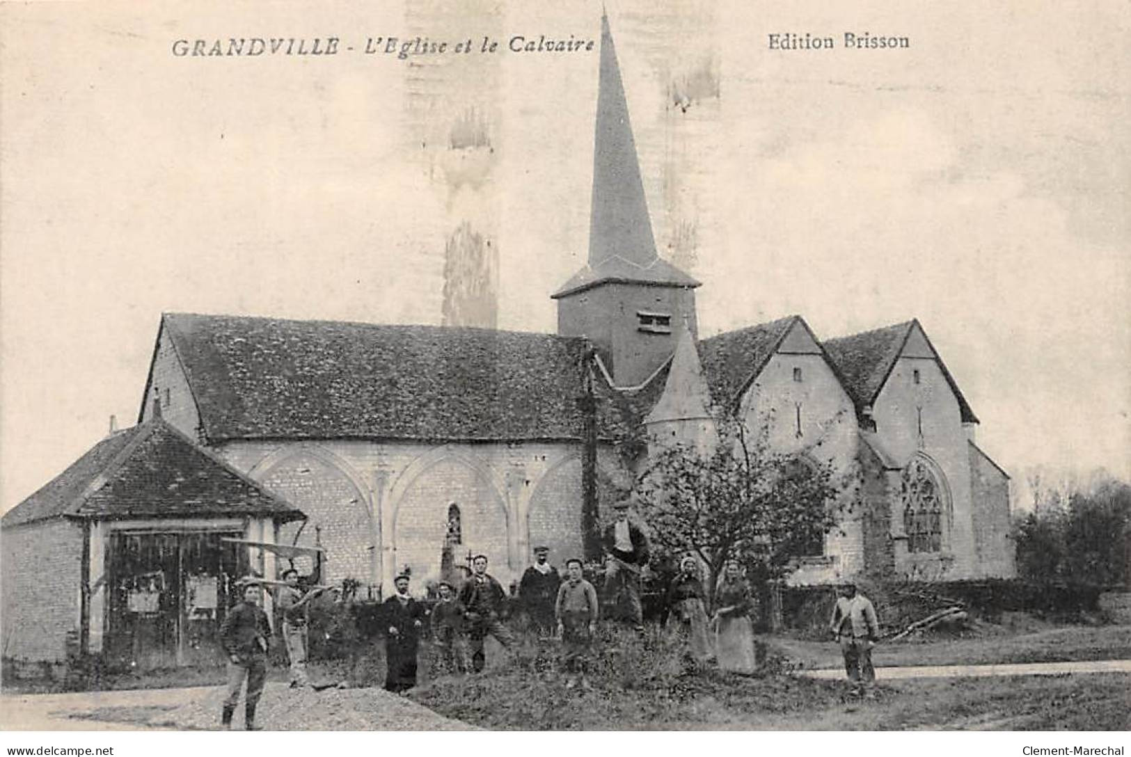 GRANDVILLE - L'Eglise Et Le Calvaire - état - Otros & Sin Clasificación