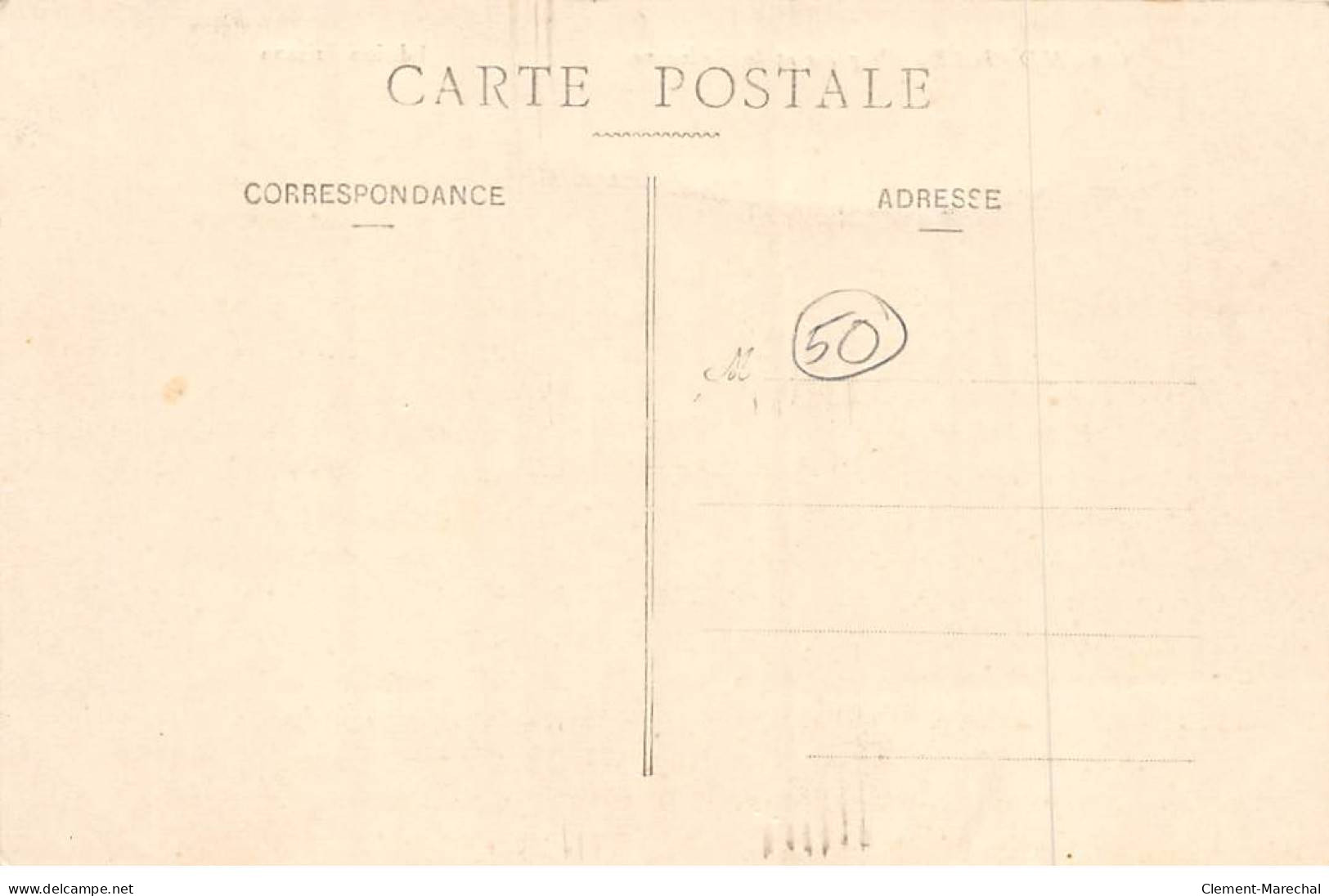 GRANDVILLE - L'Eglise Et Le Calvaire - état - Otros & Sin Clasificación