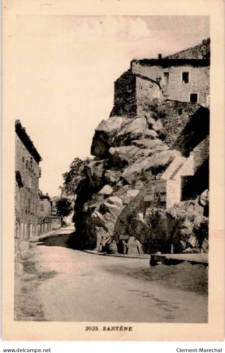 CORSE: Sartène, Une Rue Et Un Rocher - Très Bon état - Sartene