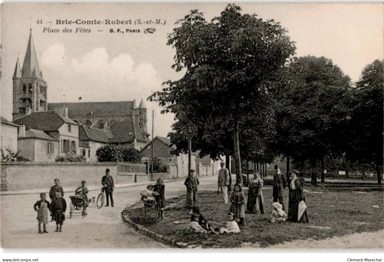 BRIE-COMTE-ROBERT: Place Des Fêtes - Très Bon état - Brie Comte Robert