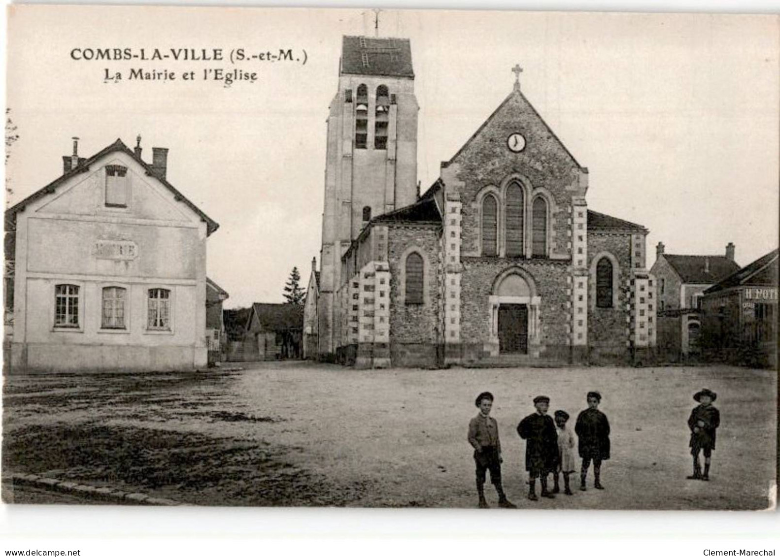 COMBS-la-VILLE: La Mairie Et L'église - Très Bon état - Combs La Ville