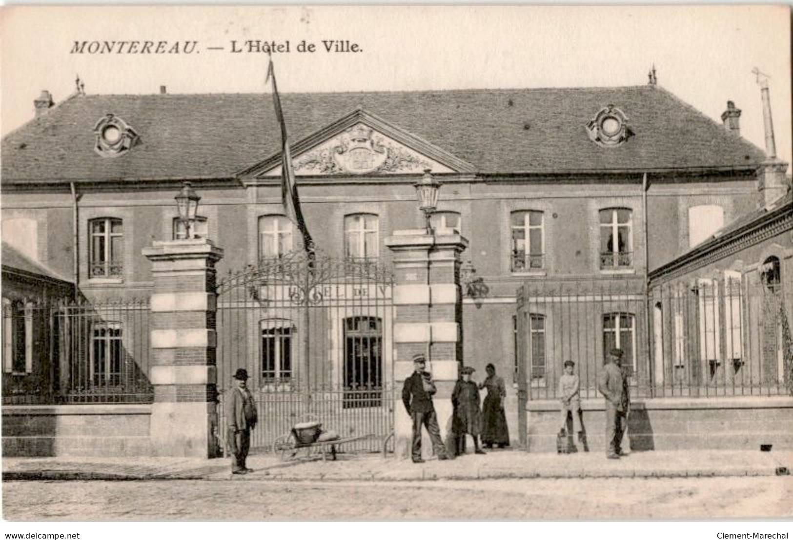 MONTEREAU: L'hôtel De Ville - Très Bon état - Montereau