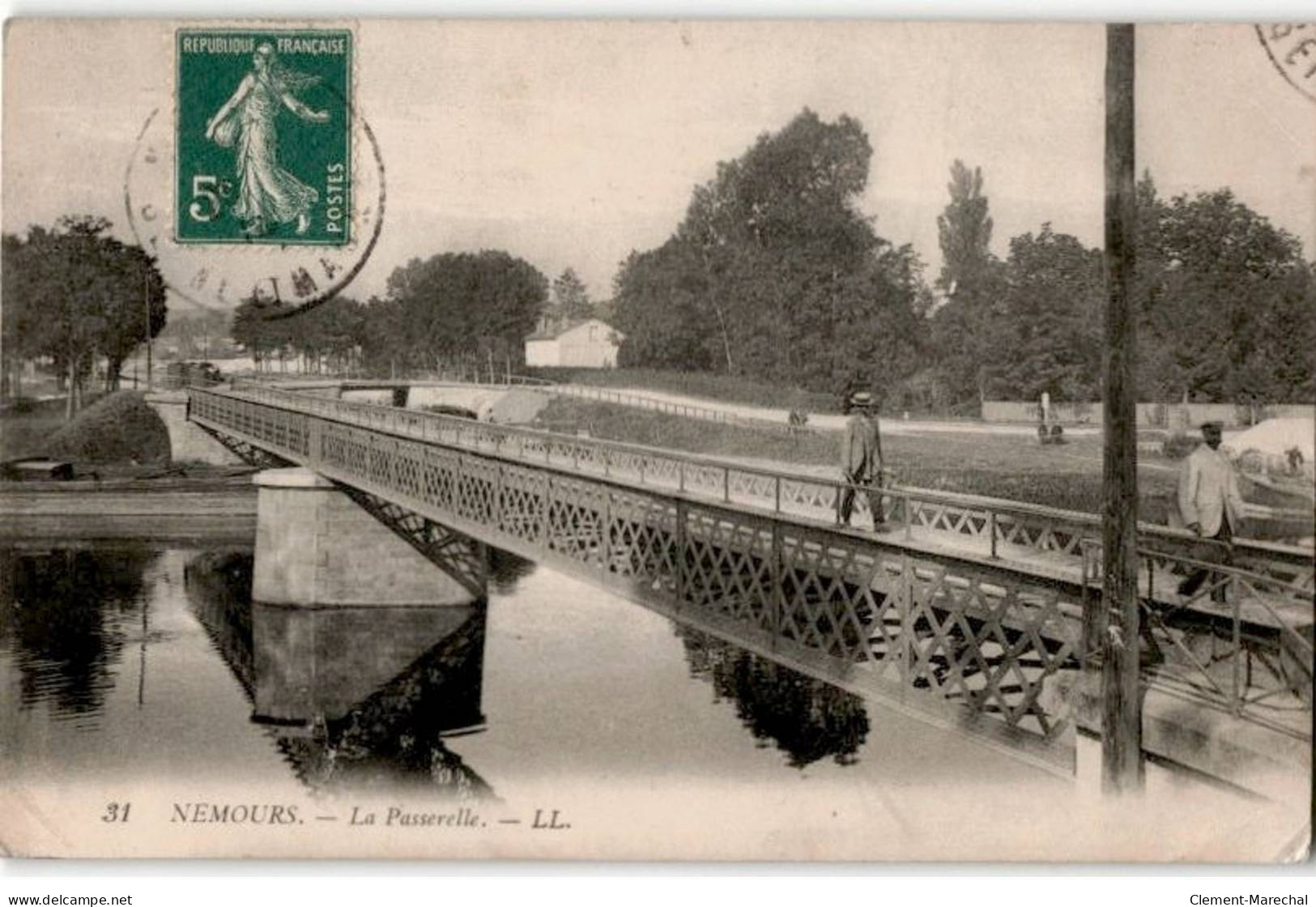 NEMOURS: La Passerelle - Très Bon état - Nemours