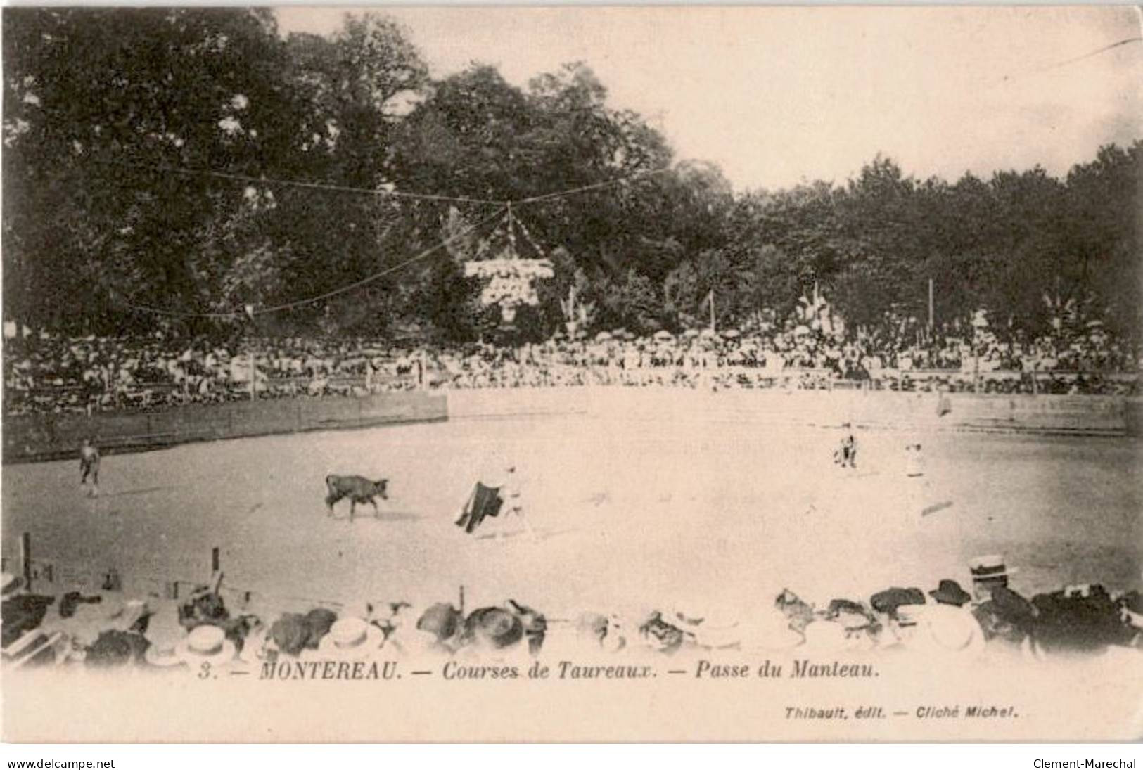 MONTEREAU: Courses De Taureaux, Passe Du Manteau - Très Bon état - Montereau